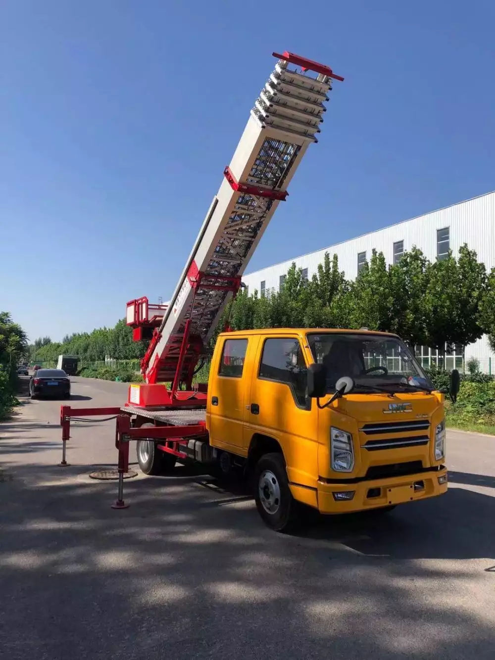 峡江县附近的云梯车出租服务：轻松解决高空作业需求