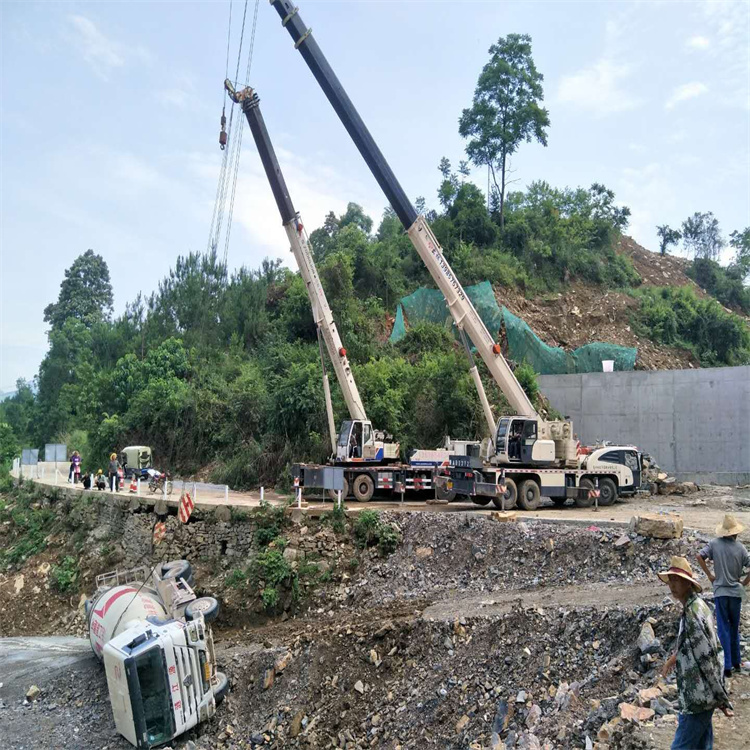 峡江县汽车掉沟里叫吊车救援要多少钱